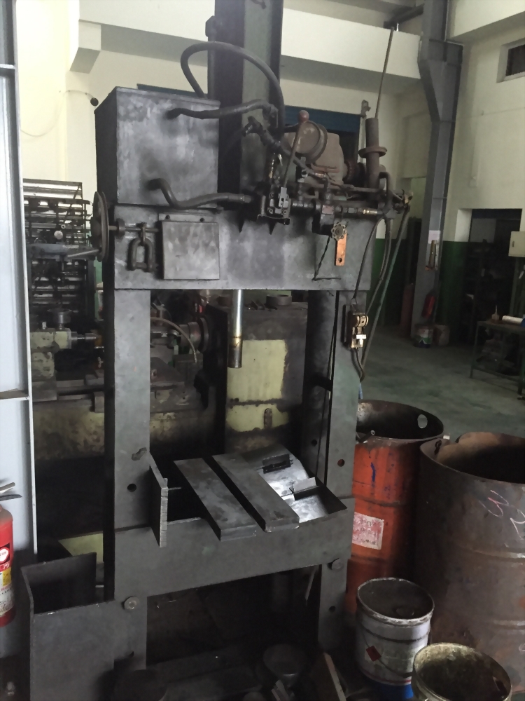 Electric hydraulic bed