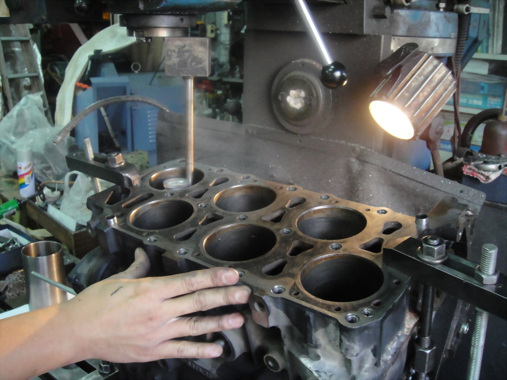 2011.11.13 Fuchs VR6 engine overhaul