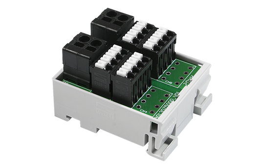 1進8出 電源分配模組