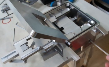 01H_伸縮送樣機構