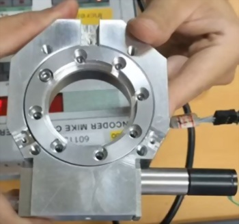 04C_真空迷你旋轉載台