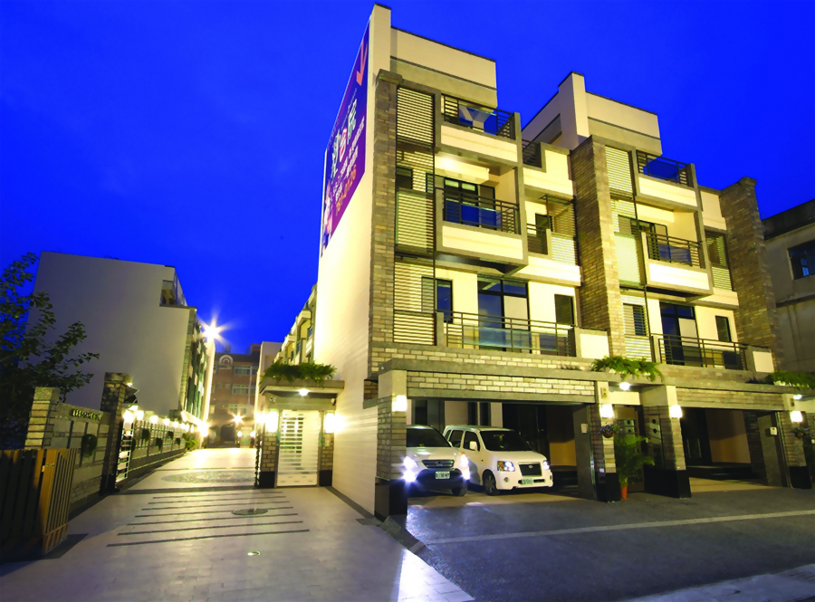 建案地址：高雄市大寮區琉球路 建案規畫：透天別墅 戶數： 20戶 樓層：地上4樓