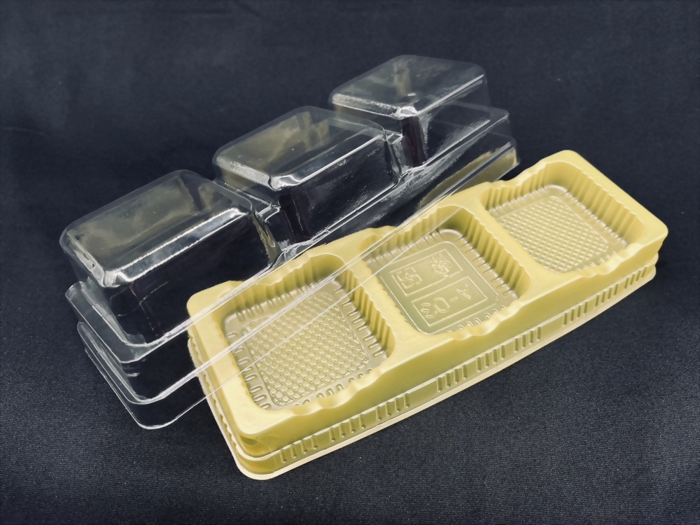 Mistress enters mooncake box-1