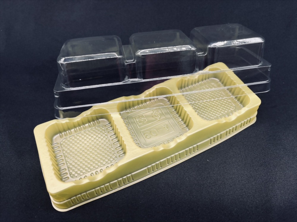 Mistress enters mooncake box-2