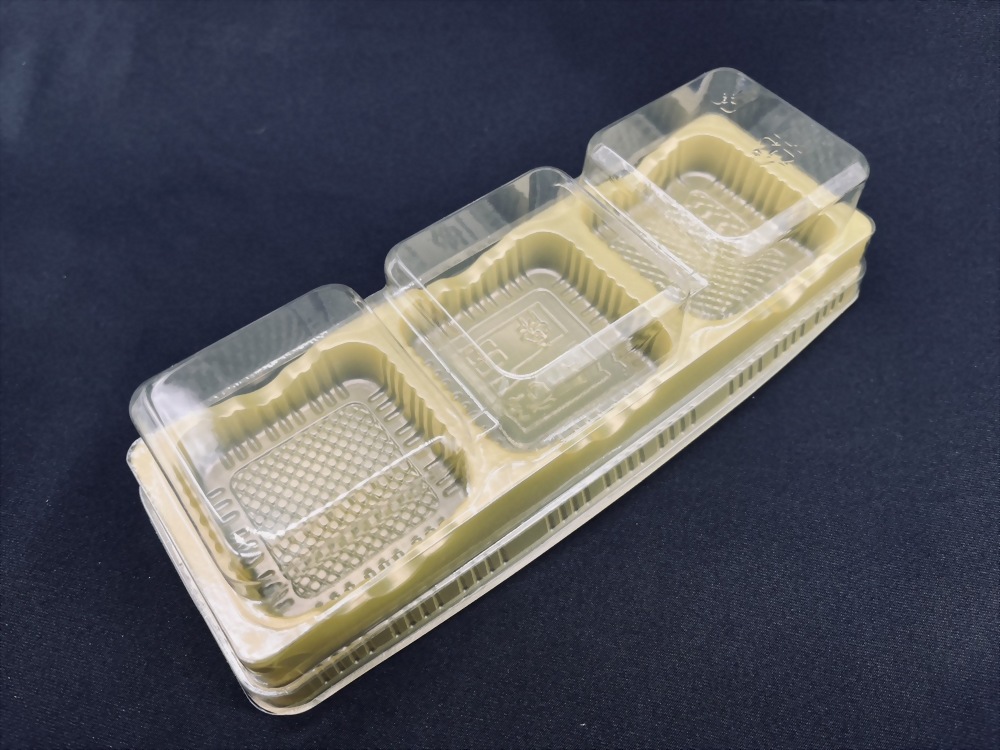 Mistress enters mooncake box-3