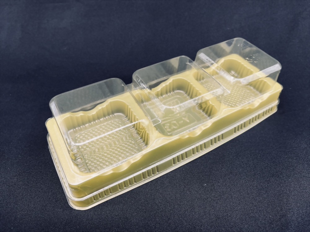 Mistress enters mooncake box-4