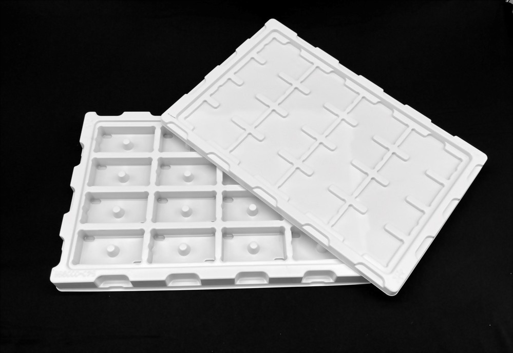 16 compartments, top and bottom covers