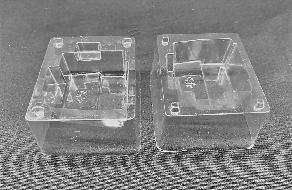 Transparent sleeve (upper and lower covers) for a web-wheel flow meter