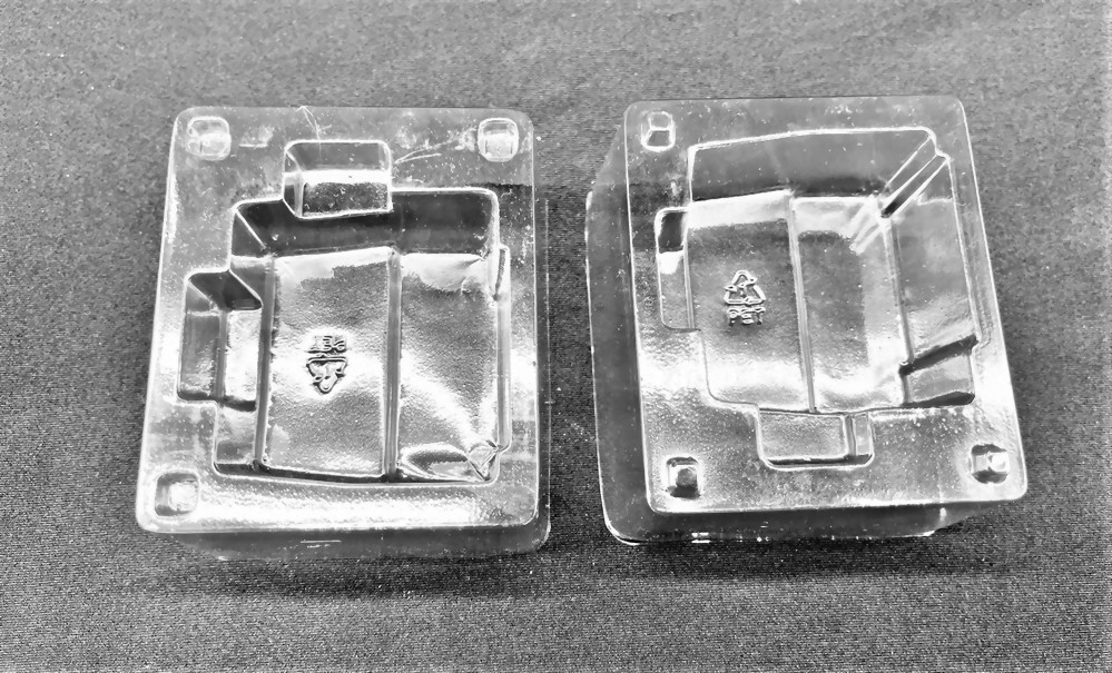 Transparent sleeve (upper and lower covers) for a web-wheel flow meter