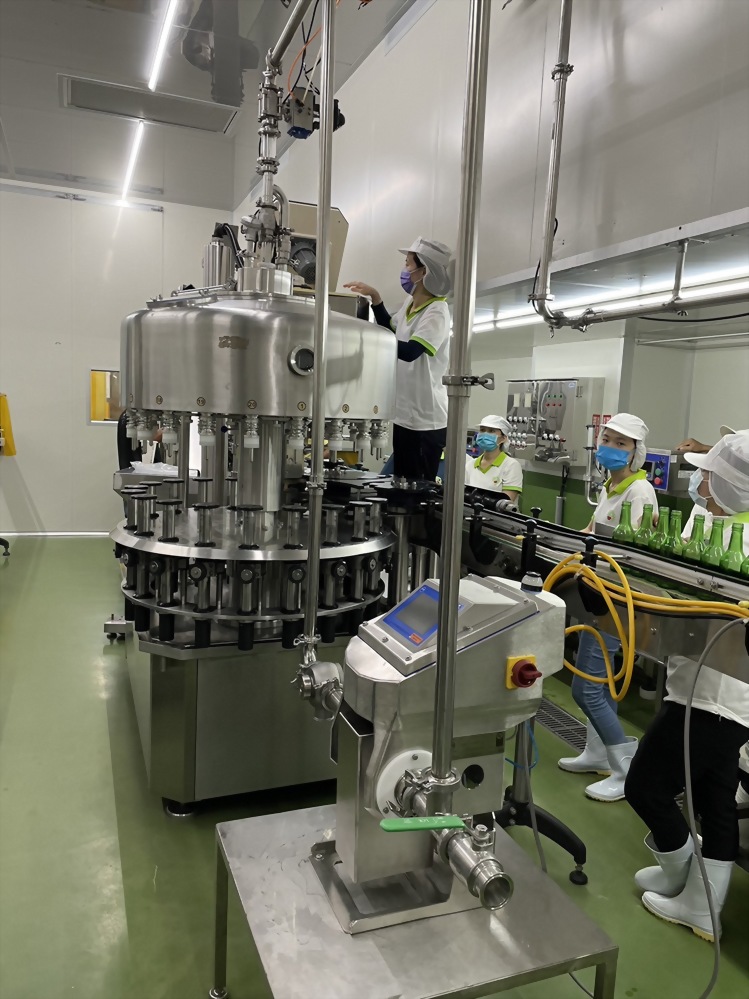 自動充填旋蓋機20V／6H