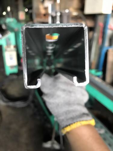 各種規格C型鋼和配件也都有