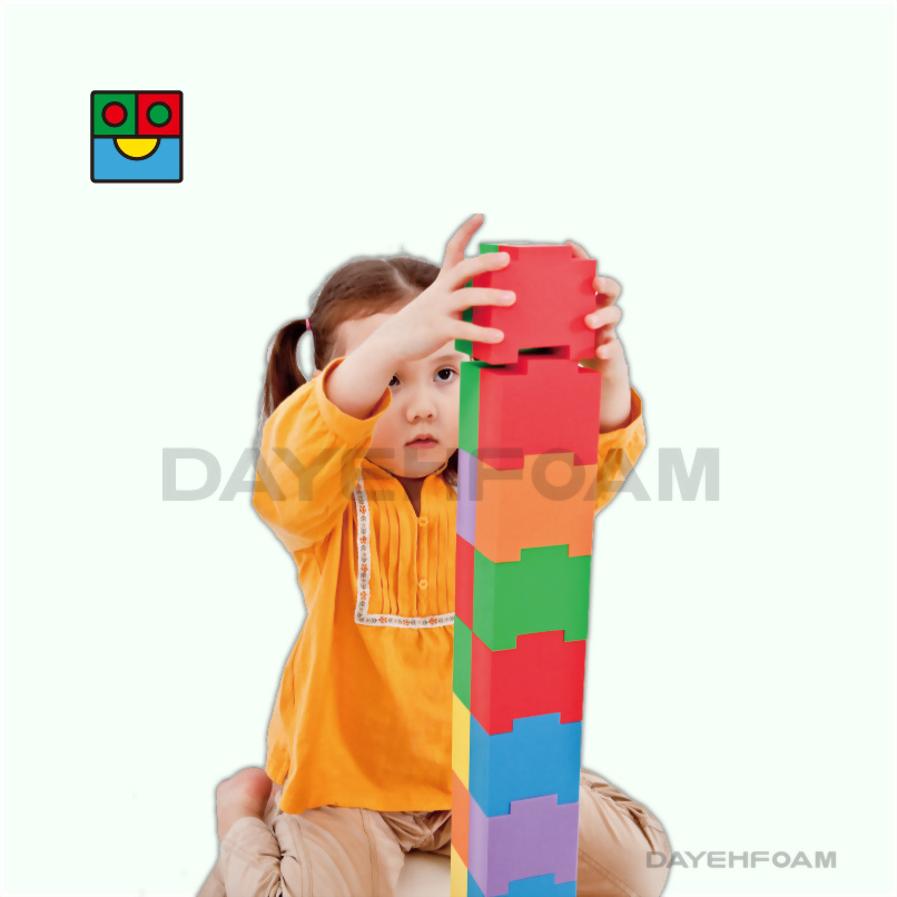 EVA泡棉創意字母堆疊積木 : 6 色 - 30 pcs/set（遊玩示意圖）