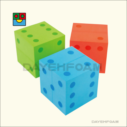 EVA 泡綿點數骰子 10cm (4inch)  紅 藍 綠 雷射雕刻點數1-6