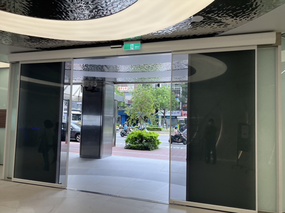 2023 台北科技大樓法國進口自動門機