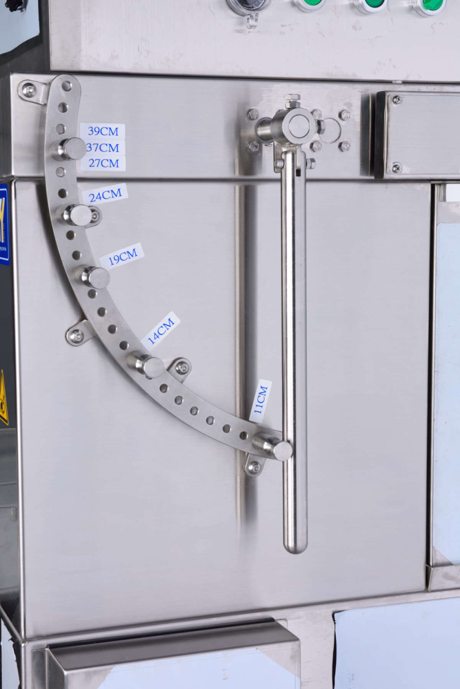 可隨不同籃子高度調整清洗高度。