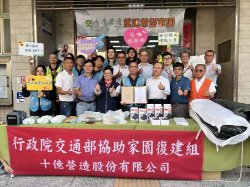 捐贈鹽水區公所防護物資與太空包　守護拆除石棉瓦作業安全