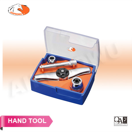 https://img.mweb.com.tw/thumb/147/1000x1000/product/02-Hand-Tools/Drilling-and-Threading-Tools/td04k1.jpg