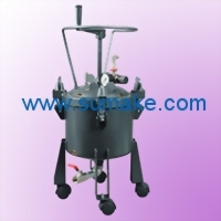 10L. DOME TYPE PRESSURE FEEDTANK (MANUAL AGITATING)