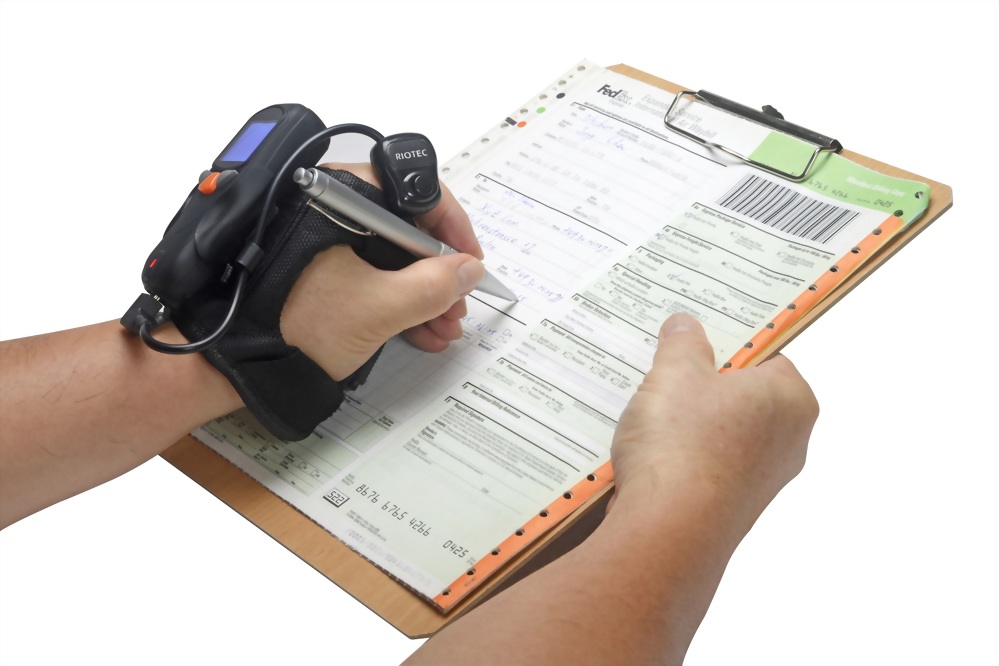 wearing pocket scanner in the left hand