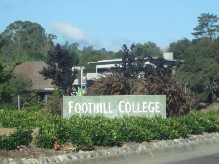 山麓-迪安薩社區學院 Foothill-De Anza Community College