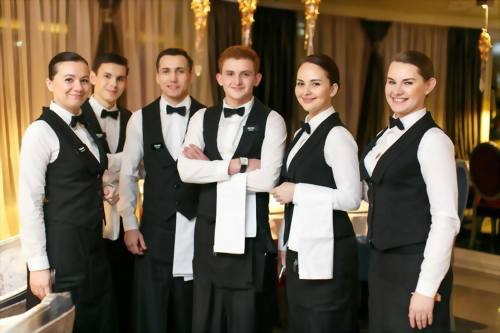 加拿大學院(Canadian College)-餐飲飯店管理證書+帶薪實習課程 (52週)