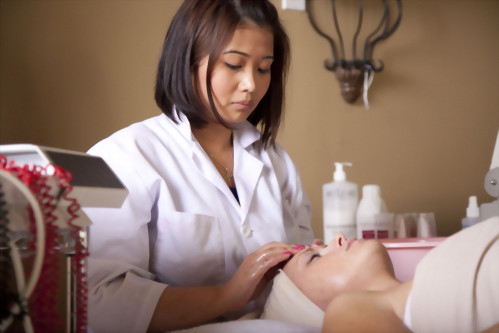 水療技術員文憑課程+帶薪實習(94週)