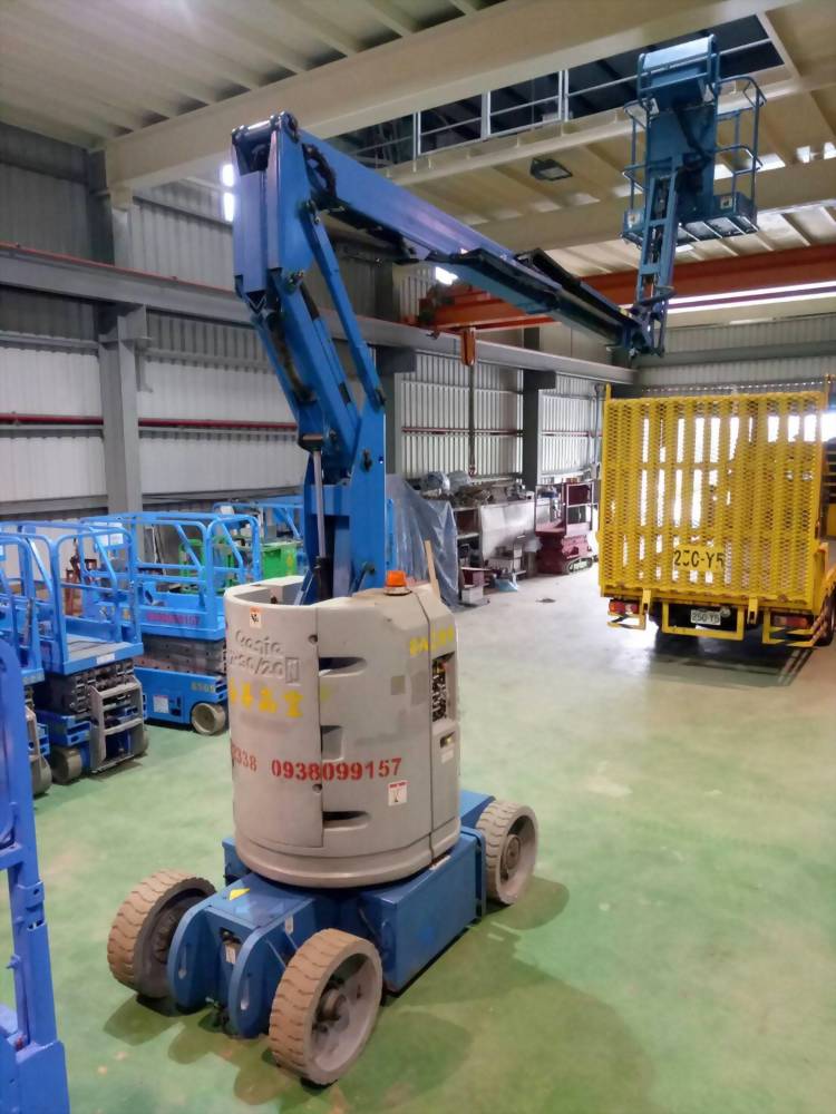 10米-輪式曲臂式高空作業車