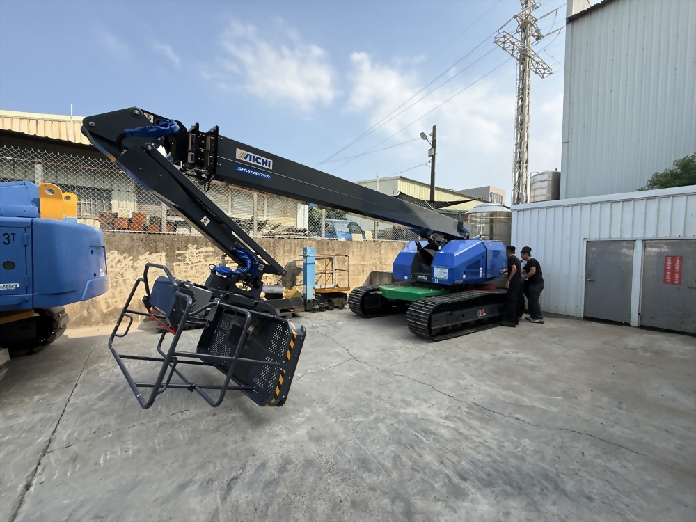 21M - Aichi 愛知 履帶直臂式 (柴油車)