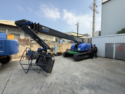 21M - Aichi 愛知 履帶直臂式 (柴油車)