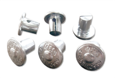 Curved wind-plate clip