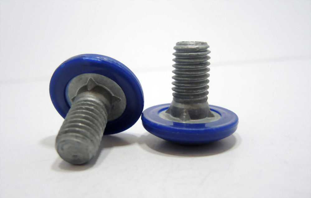 Silo bolts with four fin