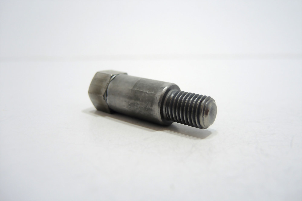 05 Customized Screws