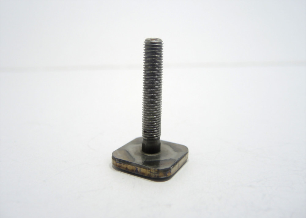 06 Customized Screws