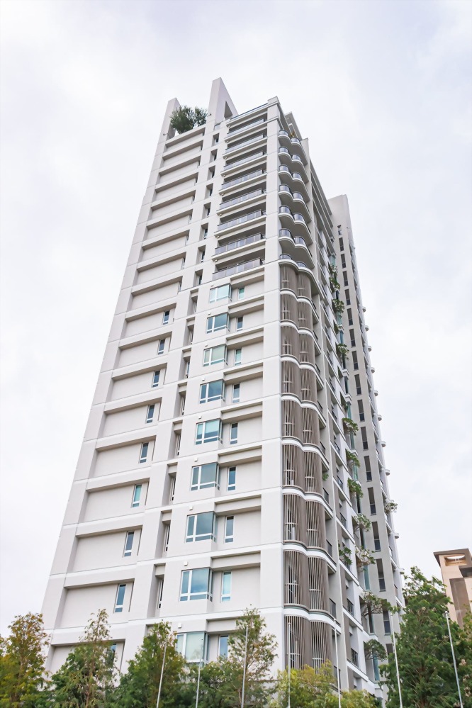 台南尚暘天聚豪宅外牆，使用Hua Tsai專業仿石塗料進行翻新，呈現高質感石材質感。