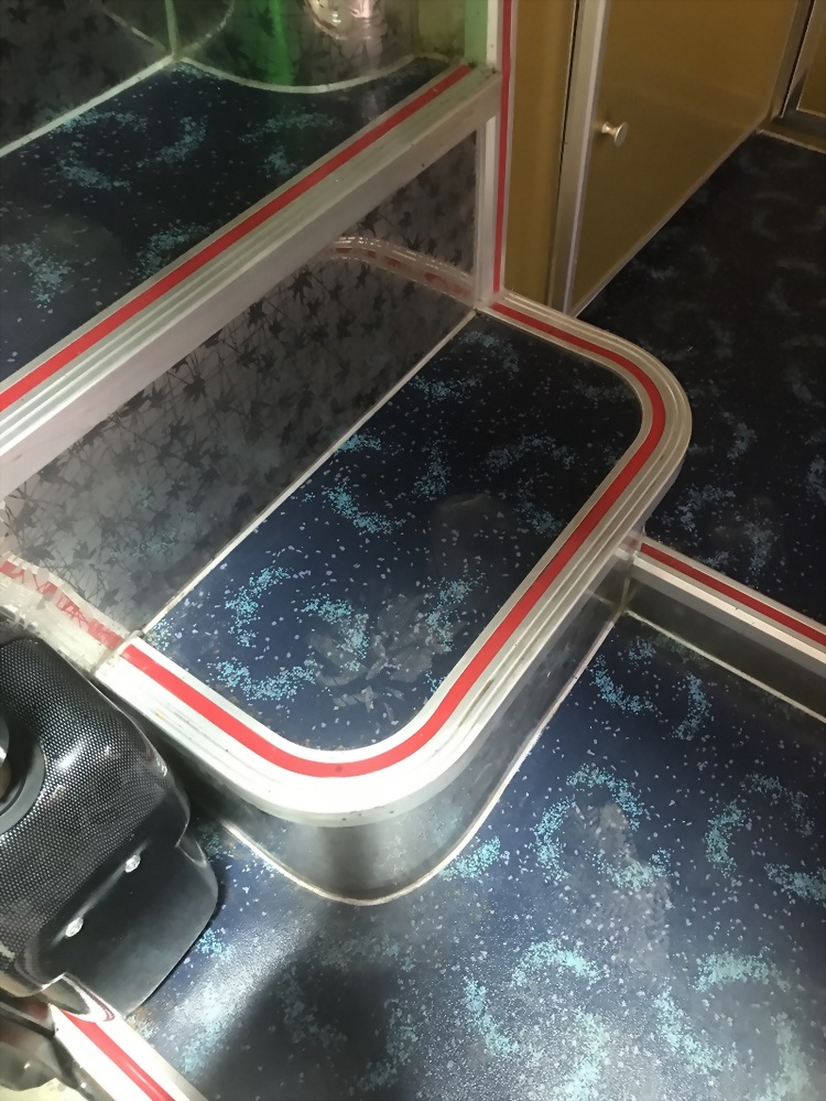 電動巴士步階鋁擠實體圖