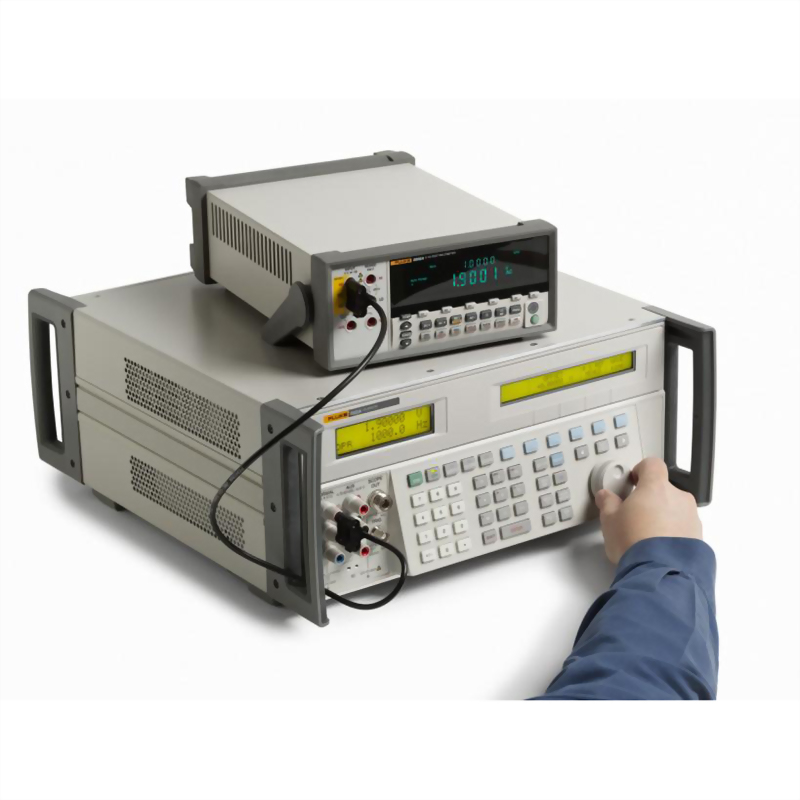 FLUKE_Multi-Product_Calibrator_5522A_4