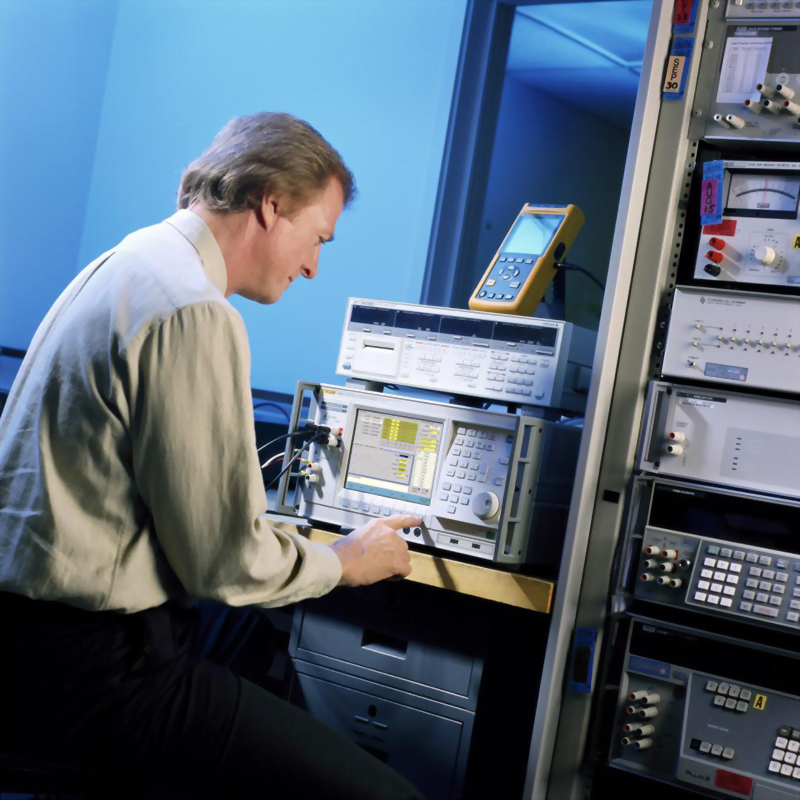 FLUKE_Electrical_Power_Quality_Calibrator_6105A_6100B_4