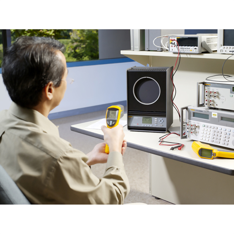 FLUKE_Precision_Infrared_Calibrators_4180_4181_2