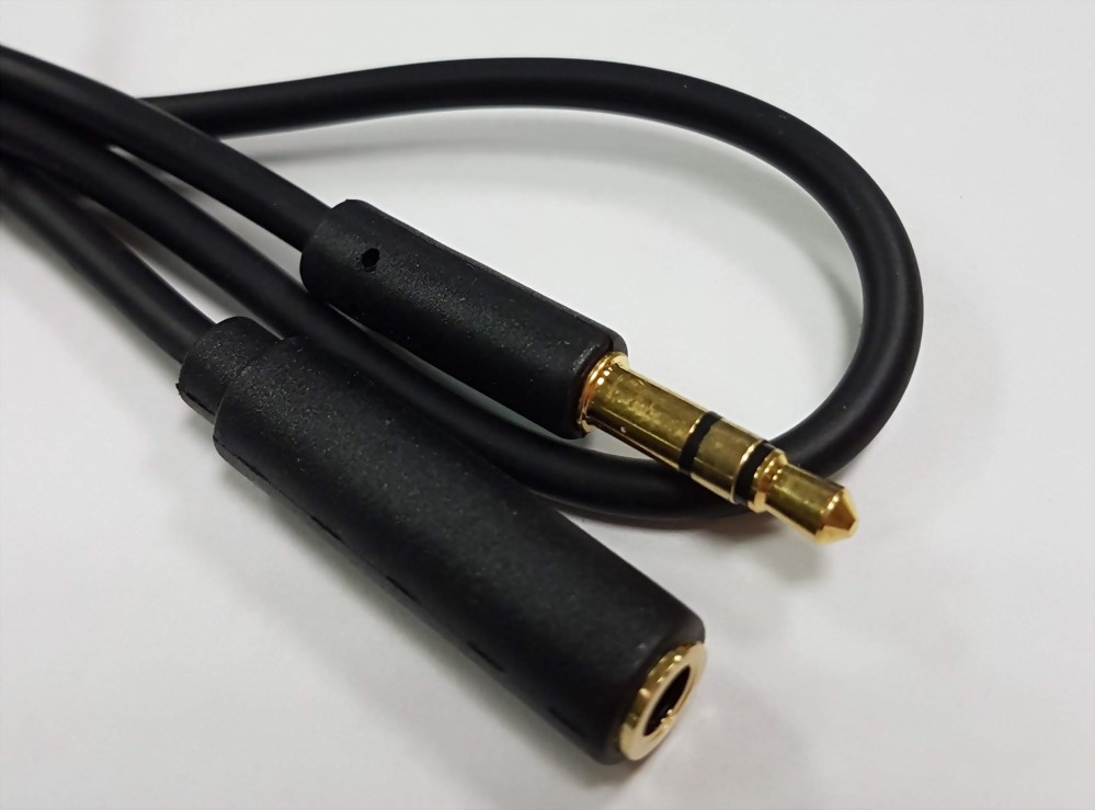 3.5mm Stereo Plug - 3.5mm Stereo Jack, Slim Type