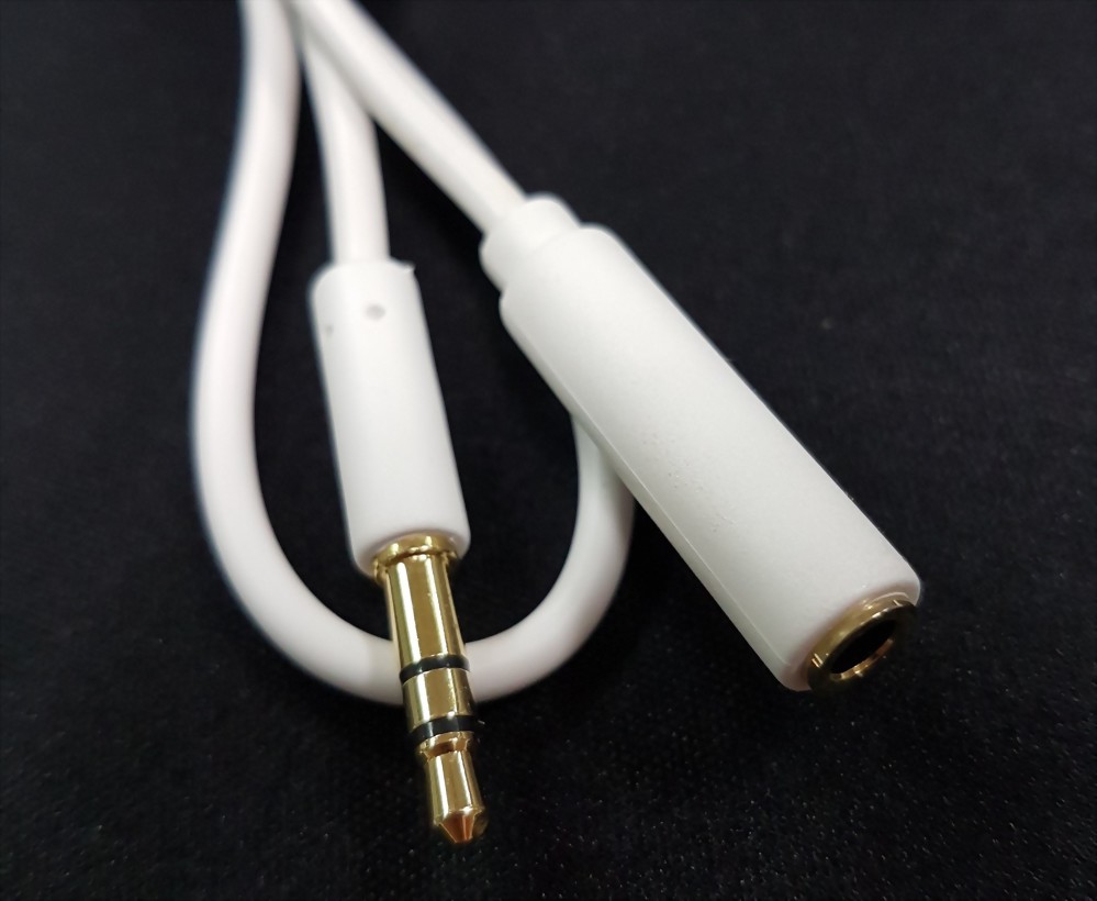 3.5mm Stereo Plug - 3.5mm Stereo Jack, Slim Type