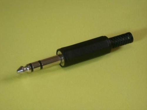 1/4" STEREO PLUG. PLASTIC HANDLE