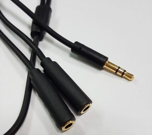 3.5mm Stereo Plug - 2x3.5mm Stereo Jacks, Slim Type