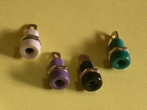 BANANA JACK 125V, 3A, 4MM USE.