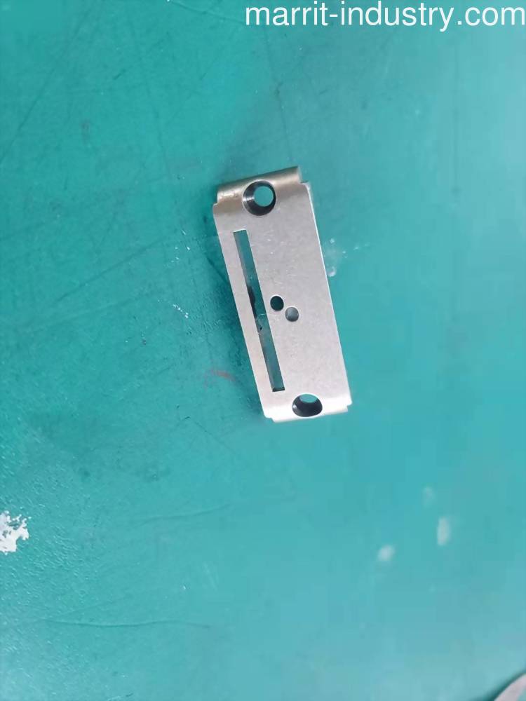 91-158 158-04/005	Needle plate Cx2.4  2.4	for pfaff 294 1293 1294