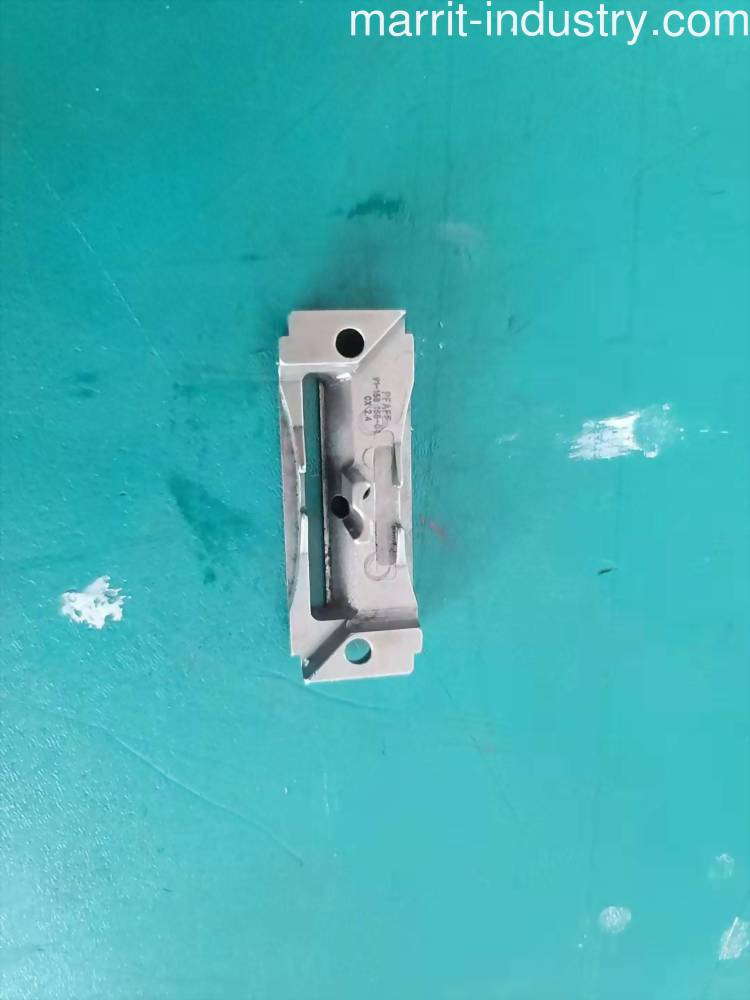 91-158 158-04/005	Needle plate Cx2.4  2.4	for pfaff 294 1293 1294