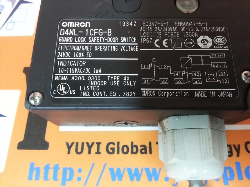 OMRON D4NL-1CFG-B GUARD LOCK SAFETY-DOOR SWITCH