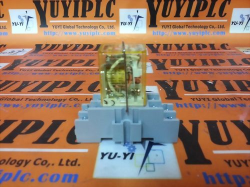 IDEC RH2B-U RELAY WITH SOCKET