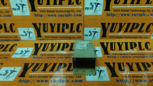 OMRON E5CS-QKJ TEMPERA TURE CONTROLLER