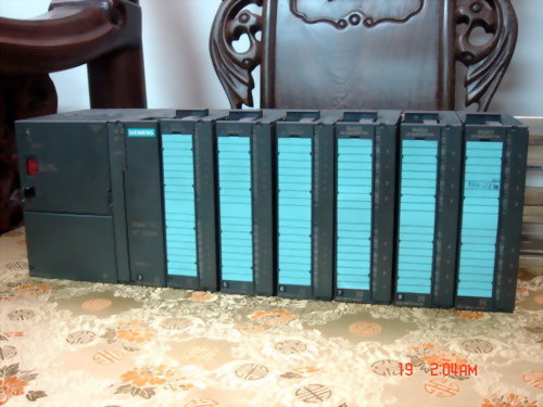 SIEMENS PLC 200 SIMATIC E7 200M IM153-1