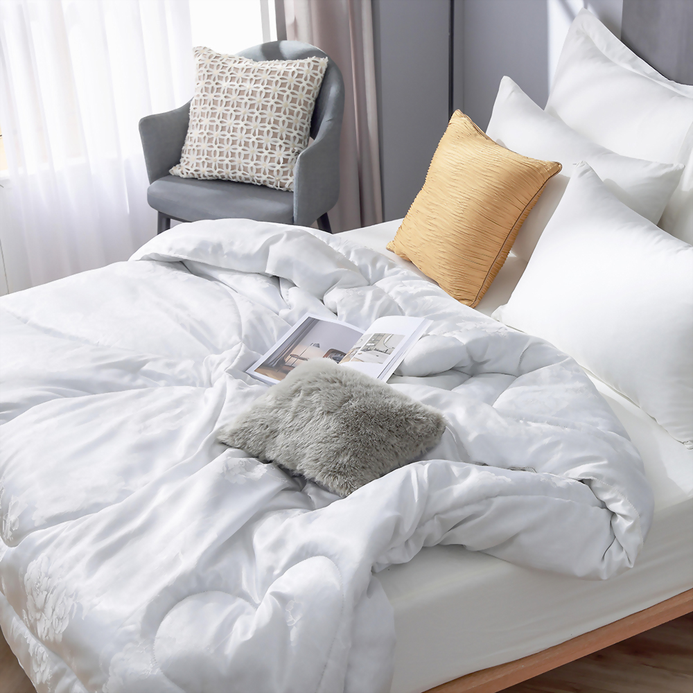 石墨烯远红外线抗菌蓄热被